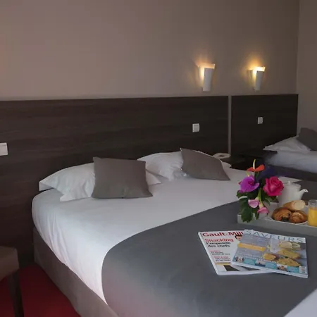 Le Robinson מלון 3*