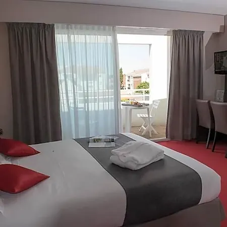 Le Robinson Hotel 3*