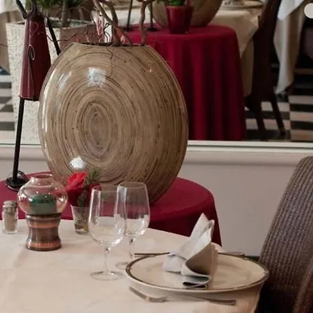 Le Robinson מלון 3*