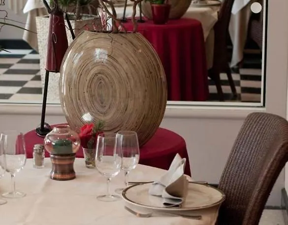 Le Robinson Hotel 3*